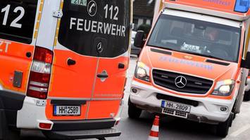 tödlicher arbeitsunfall in bahrenfeld: mitarbeiter erfasst kollegen mit radlader