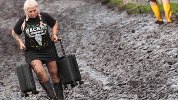 traumurlaub bezahlt, schlammloch bekommen: wer will noch auf festivals gehen?