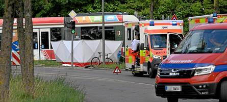 59-jähriger Radfahrer stirbt nach Zusammenstoß mit Straßenbahn in Haunstetten