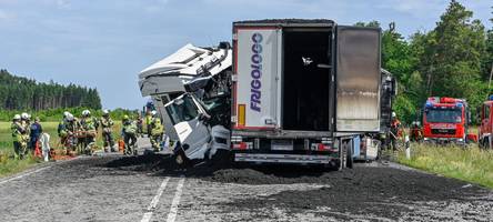 großeinsatz der rettungskräfte nach lkw-unfall auf der b17