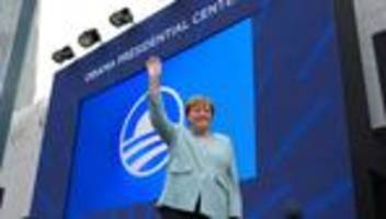 Präsidenten: Merkel überraschend bei Einweihung von Obama-Museum