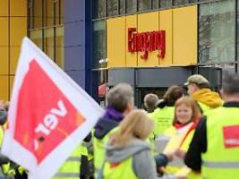 Mehrheit der Filialen bestreikt: Verdi ruft zu neuen Streiks im Handel auf - Ikea stark betroffen