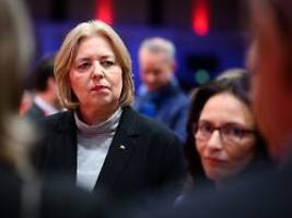 Reform des Acht-Stunden-Tags: Arbeitgeber und CDU hauen Bärbel Bas Gesetzentwurf um die Ohren