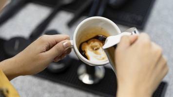 US-Opernstar kürt schlechtesten Kaffee in Berlin-Mitte – und bekommt Gegenwind