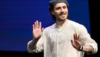 Brooklyn Beckham: Stichelt er mit der DoorDash-Werbung gegen David und Victoria?