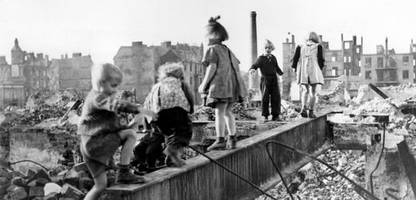 NSDAP-Archiv: Wie Sie die NS-Vergangenheit in Ihrer Familie ansprechen können