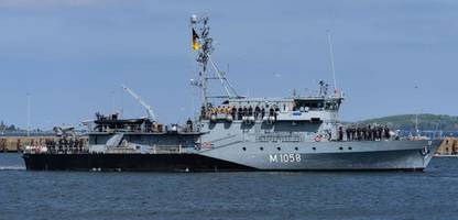straße von hormus: deutsche marineschiffe passieren suezkanalfür möglichen minenräumeinsatz