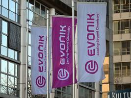 chemiekonzern: evonik baut jede zehnte stelle ab