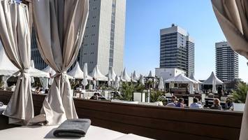Drinks mit Aussicht: Diese Rooftop-Bars bieten den schönsten Blick auf Hamburg