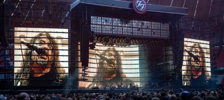 die foo fighters rocken die allianz arena mit mehr energie als ein forschungsreaktor