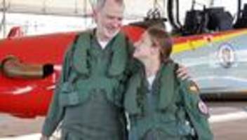Thronfolgerin beim Militär: Spaniens König und Thronfolgerin auf gemeinsamem Übungsflug