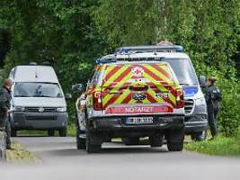 Aus dem Kinderwagen verschwunden: Polizei findet Babyleiche bei Suche nach vermisstem Kind