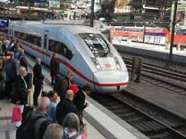 Bedauern Anlaufschwierigkeiten: Nach Generalsanierung Berlin–Hamburg: Kaum ein Zug fährt pünktlich