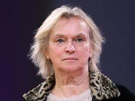 Foto aus dem Krankenhaus: Elke Heidenreich hat sich die Schulter gebrochen