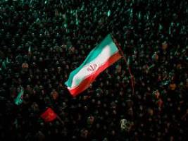 online-konzert ohne kopftuch: iran verurteilt sängerin zu drastischer strafe