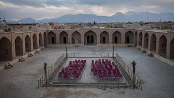 iranische sängerin parastu ahmadi zu peitschenhieben verurteilt