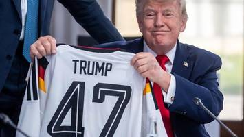 Merz schenkte Trump wohl ein Trikot mit Fake-Flock – weil die Zeit knapp wurde