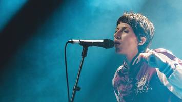 aldous harding in der großen freiheit – bei hohen temperaturen einfach anstrengend