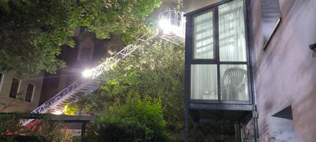 Dichter Rauch in Augsburg: Feuerwehr verhindert Schlimmeres bei Küchenbrand