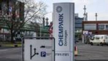 Chemieunfall: Giftige Chemikalie freigesetzt - Mitarbeiter im Krankenhaus