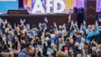 Landesparteitag: Bayern-AfD wählt neuen Vorstand - Gegendemonstrationen
