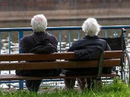Spätere Rente, private Vorsorge: Bericht: Kommission einigt sich auf heikle Rentenreform