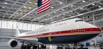 Donald Trump enthüllt von Katar geschenkte neue Air Force One
