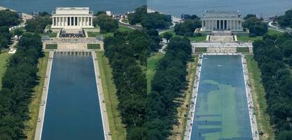 Donald Trump und sein Reflecting Pool: Von Königsblau zu Algengrün