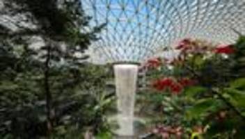 Jewel Changi Airport: Urlaub machen, wo andere abheben