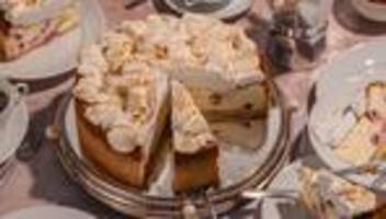 Johannisbeer-Käsekuchen mit Baiser: Bescheiden backen? Nein, danke