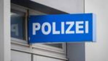 kriminalität: gesuchter straftäter stellt sich polizei