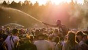 Wetter am Wochenende: Bäume umgestürzt, Camp geräumt - aber auch Naturschauspiel