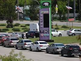 zu beginn der urlaubssaison: privatleute bekommen auf der krim keinen treibstoff mehr