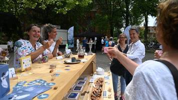 Ein Prosit auf das Lebensende: Die „Sargbar“ bricht ein großes Tabu