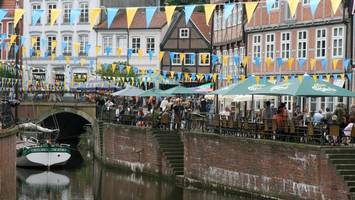 Eklat beim Stader Altstadtfest: Sänger wird von Bühne gezogen und verletzt