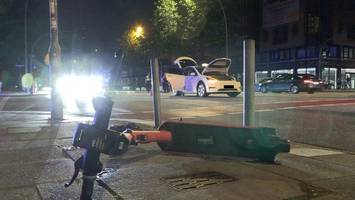 duo auf e-scooter wird in eimsbüttel von taxi erfasst – zwei verletzte