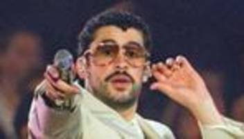 Bad Bunny in Düsseldorf: Am Ende umarmt er sich selbst
