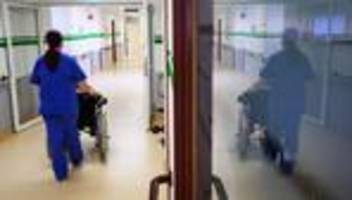 kommunale spitzenverbände: kommunen kritisieren einsparungen und fordern soforthilfe