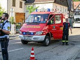behälter könnte explodieren: gefahrgut legt a8 lahm - evakuierungen nötig wegen waldbrandgefahr