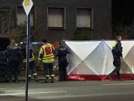 messerstich in den hals: ermittler fassen unter mordverdacht stehende jugendliche im ausland
