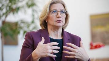 Technisches Problem an Bord: Flug mit Ministerpräsidentin abgebrochen