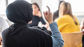 rassismus an berliner schulen: daten zeigen erschreckendes bild