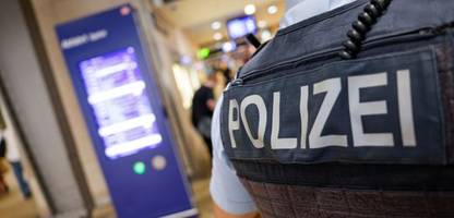 Köln: 22-Jähriger will Reisenden an S-Bahn-Halt offenbar auf Gleise ziehen