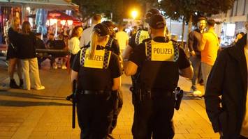 homophobe attacke auf st. pauli: bärtiger mann schlägt auf 40-jährigen ein