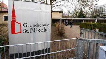Scheiben zerstört: Polizei ermittelt nach Vorfall an Grundschule in Eppendorf