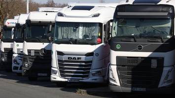 Trucker nach Not-Operation stabil: Was ist auf A7-Parkplatz passiert?