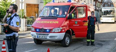 explosives gefahrgut legt a8 lahm – evakuierungen und stau