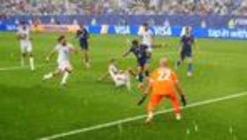 fußball-wm, gruppe i: frankreich siegt nach zweistündiger unterbrechung wegen gewitters