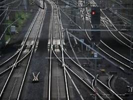 Bahnfunk ausgefallen: Zugverkehr bundesweit ausgesetzt