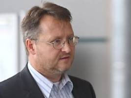 blaues wunder bleibt aus: erster afd-landrat deutschlands verliert sich in drei erzählungen